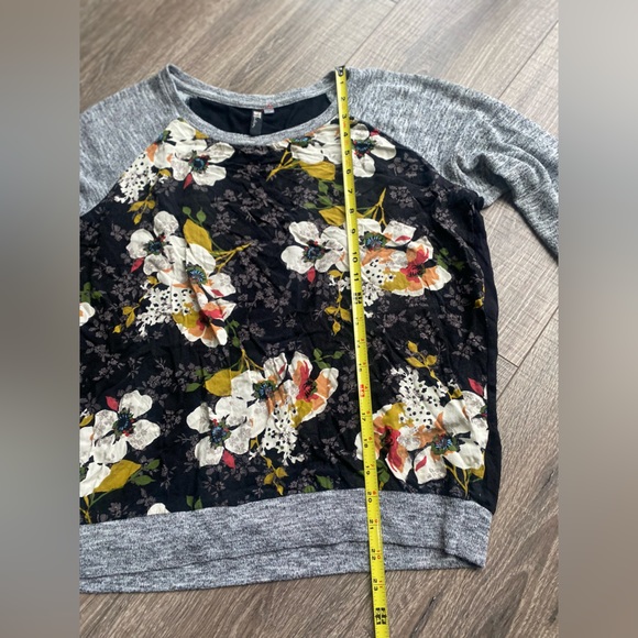 Kut from the Kloth sweater with floral print design size medium - Picture 8 of 12